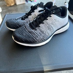 APL Women’s TechLoom Pro Size 9.5 Black/white/grey